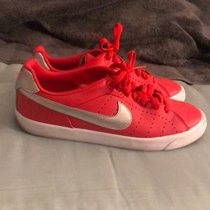red and silver nikes 532364-608